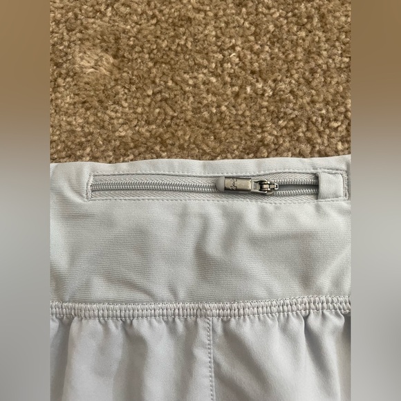 Under Armour Women's Gray running Shorts medium - Picture 6 of 7